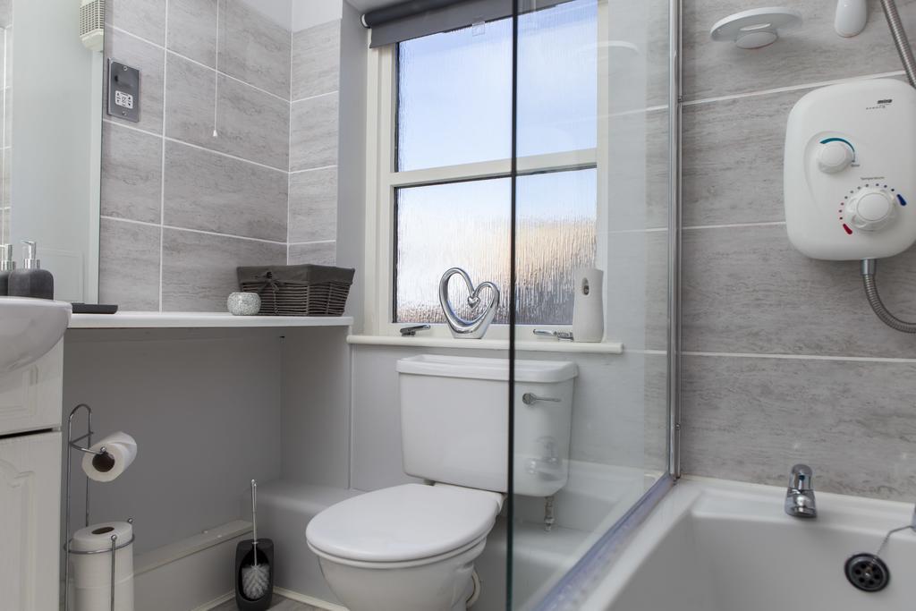 Amazing Apartments - Annandale St Near The Playhouse - Free Parking Apartment *