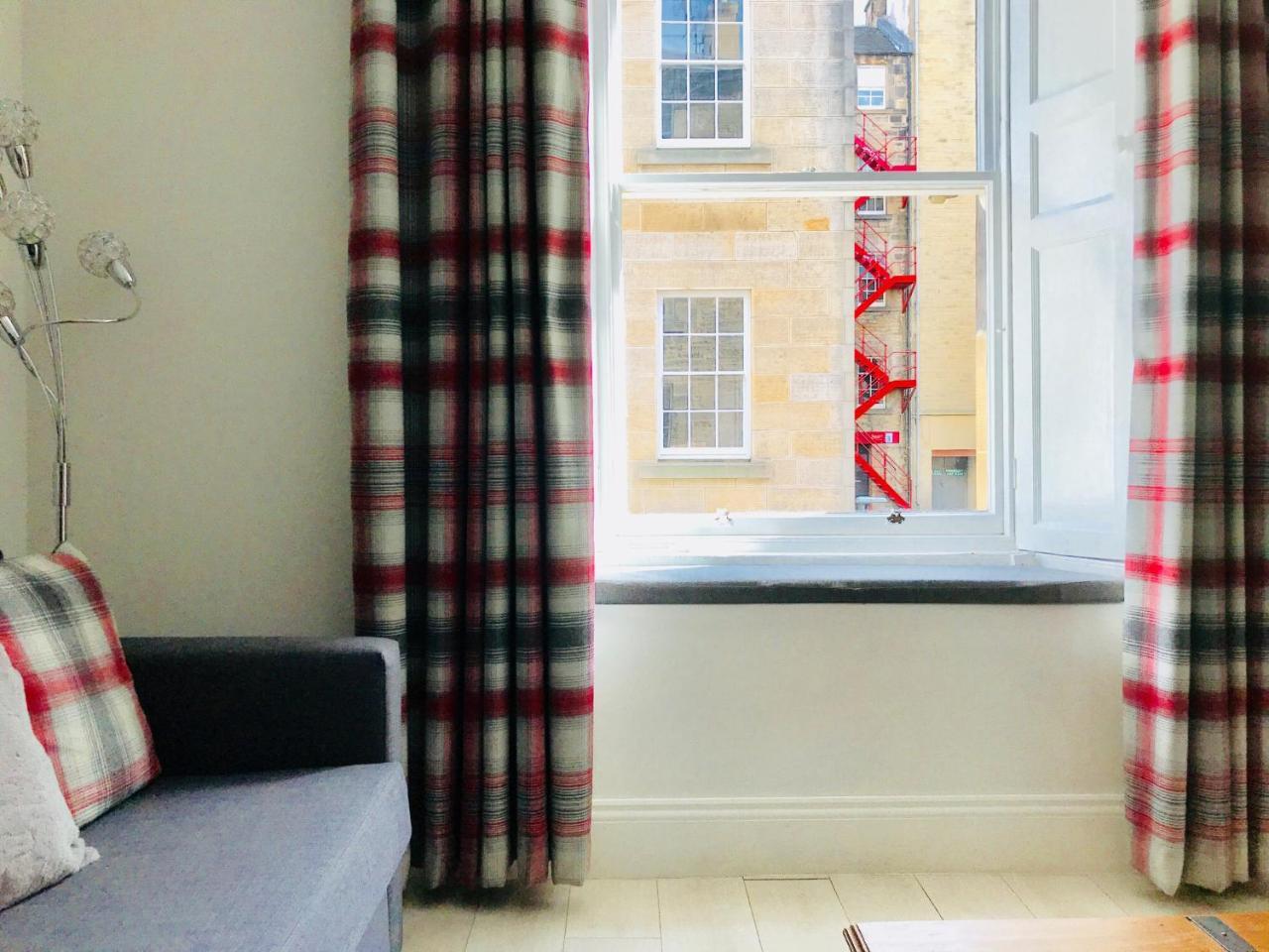 Heart Of Flat * Edinburgh
