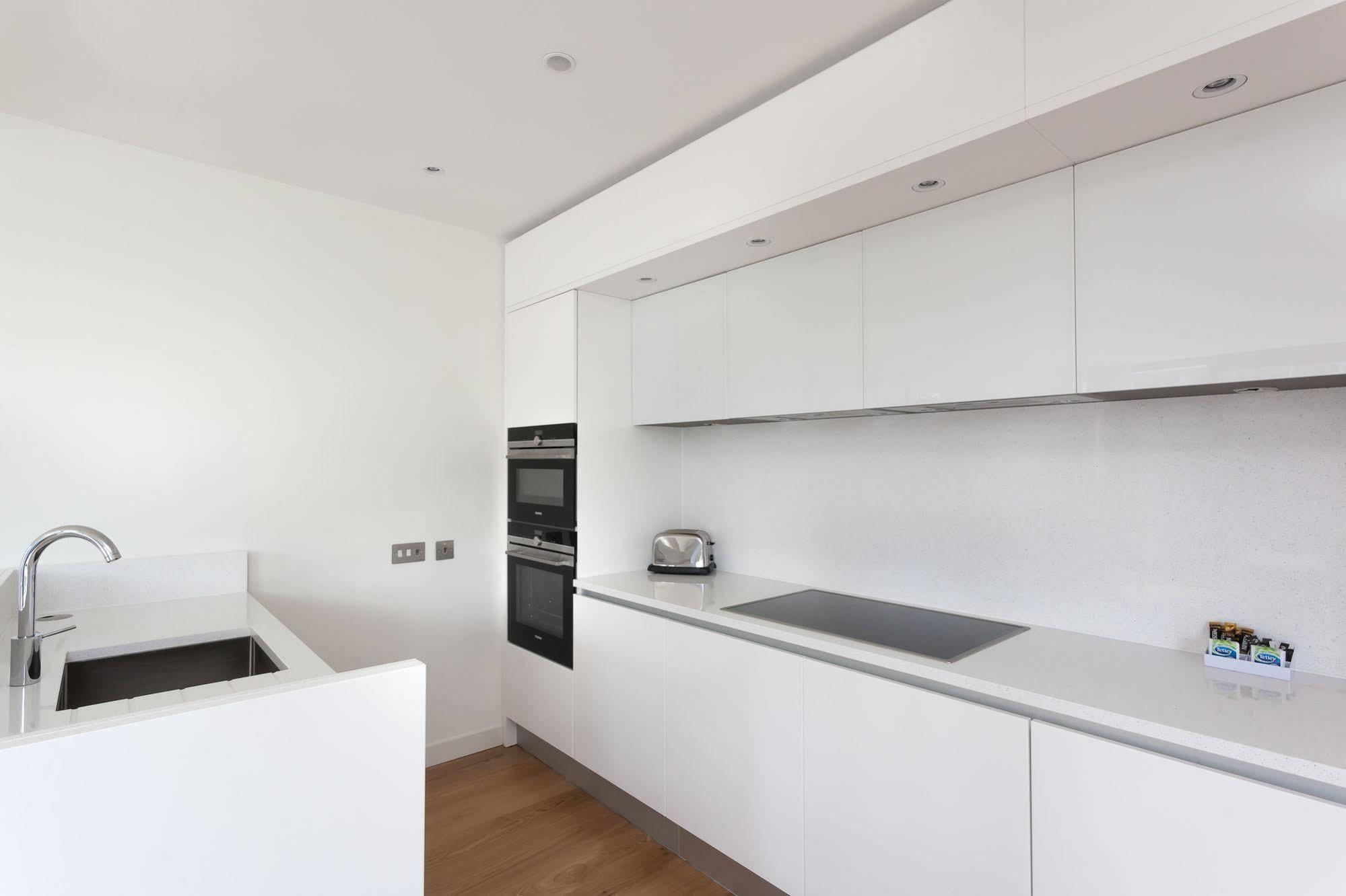 Hotel Cloud 9 - Quartermile 4*