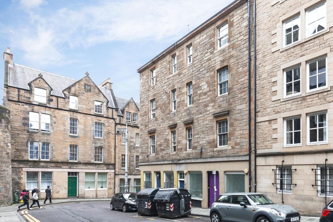 Old Town Apartment *