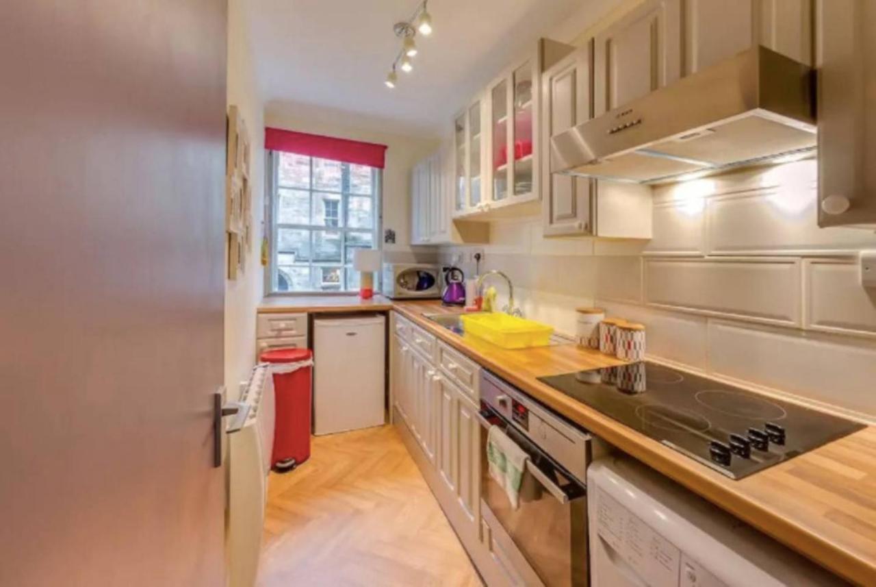 Joivy Stylish Castle View Apartment *