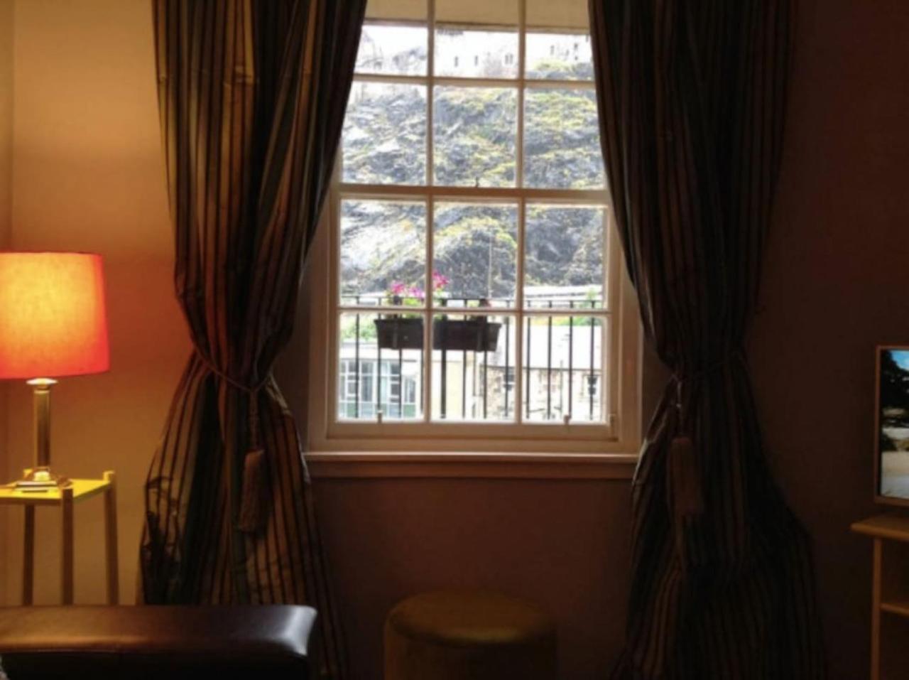 Apartment Joivy Stylish Castle View Edinburgh