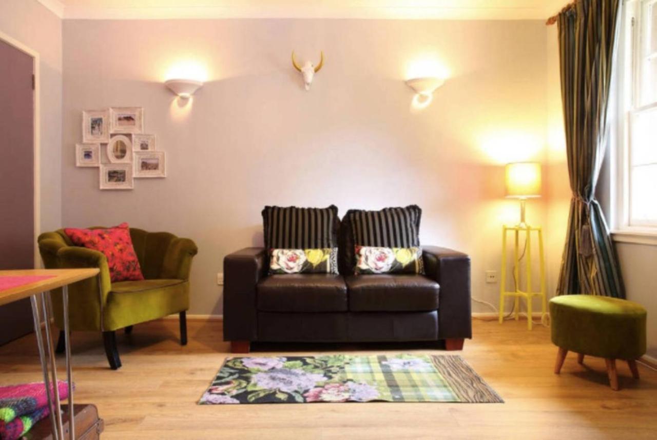 Joivy Stylish Castle View * Edinburgh
