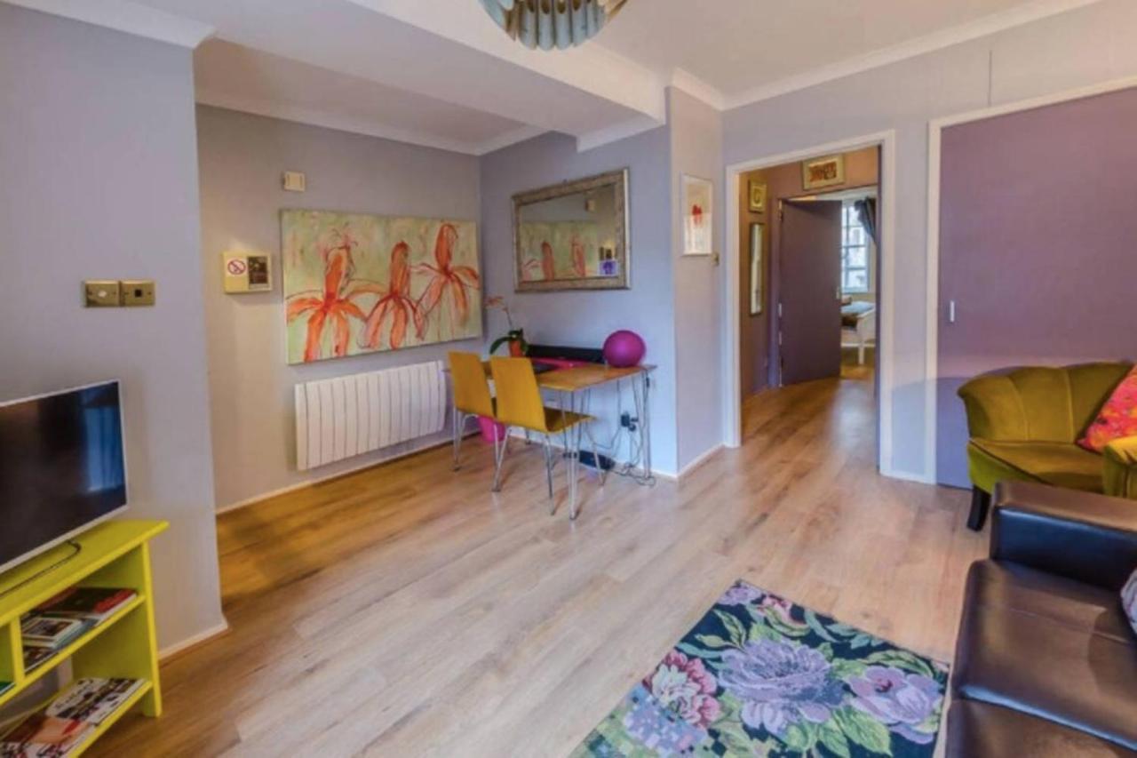 Joivy Stylish Castle View Apartment *