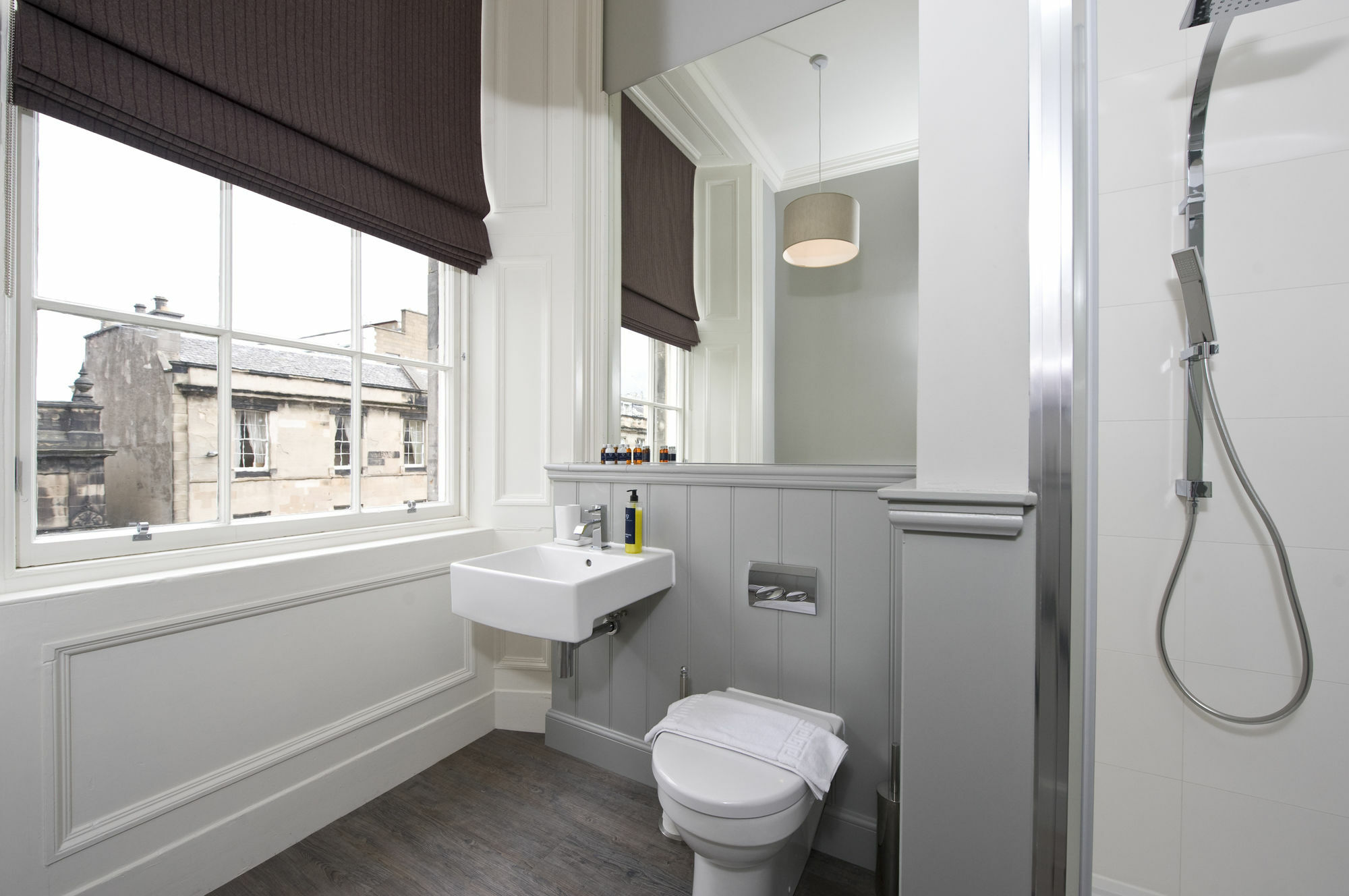 No1 - George Iv Bridge Apartment