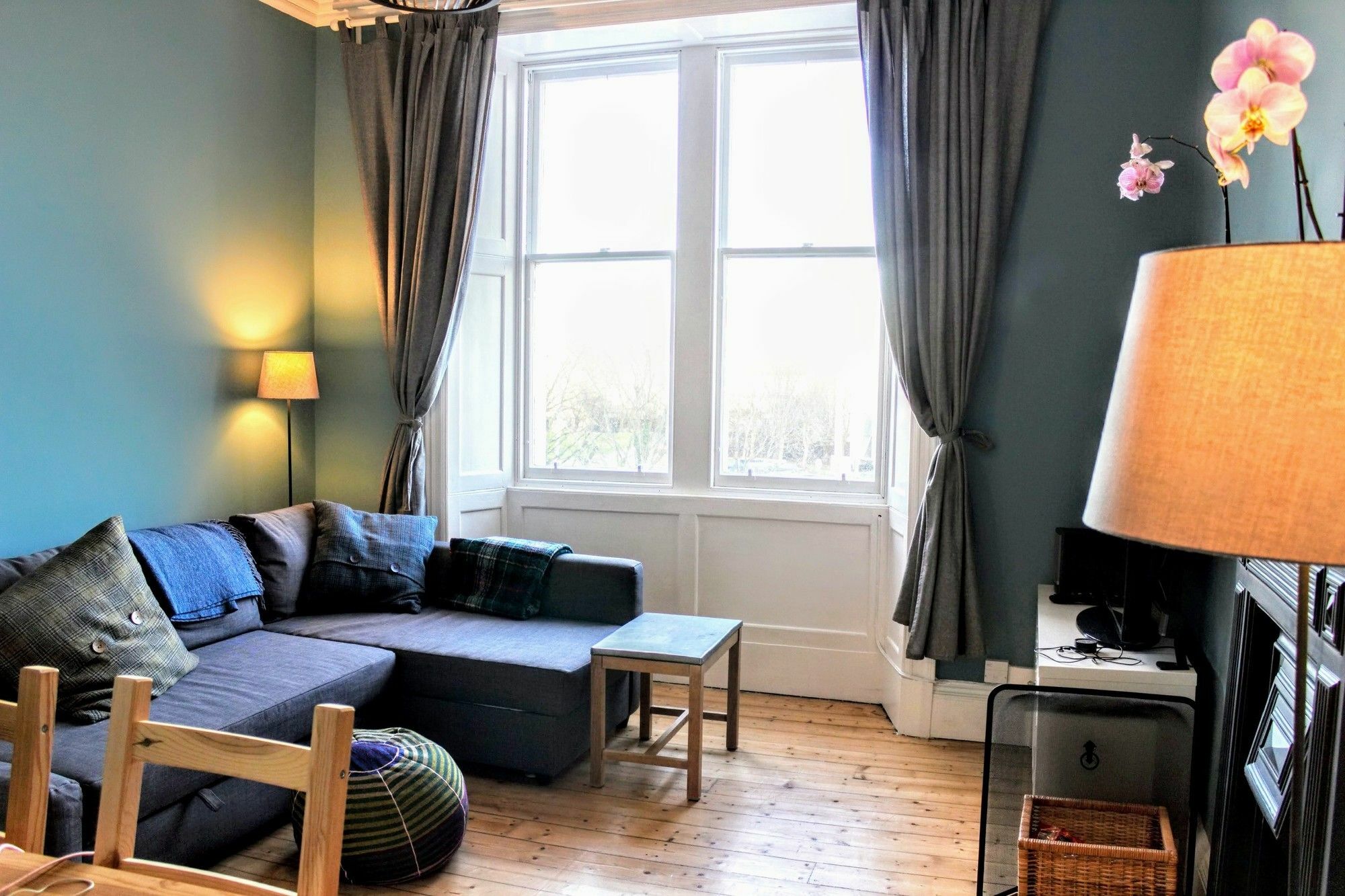 Bright Modern Arthurs Seat 2 Bedroom Apartment *