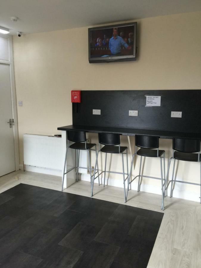 Hostel West Side *