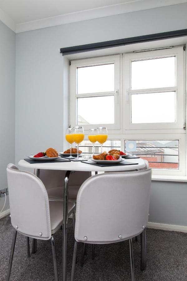 Amazing Apartments - Annandale St Near The Playhouse - Free Parking Apartment *