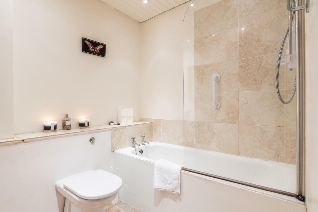 Grand & Spacious With Wifi Apartment *