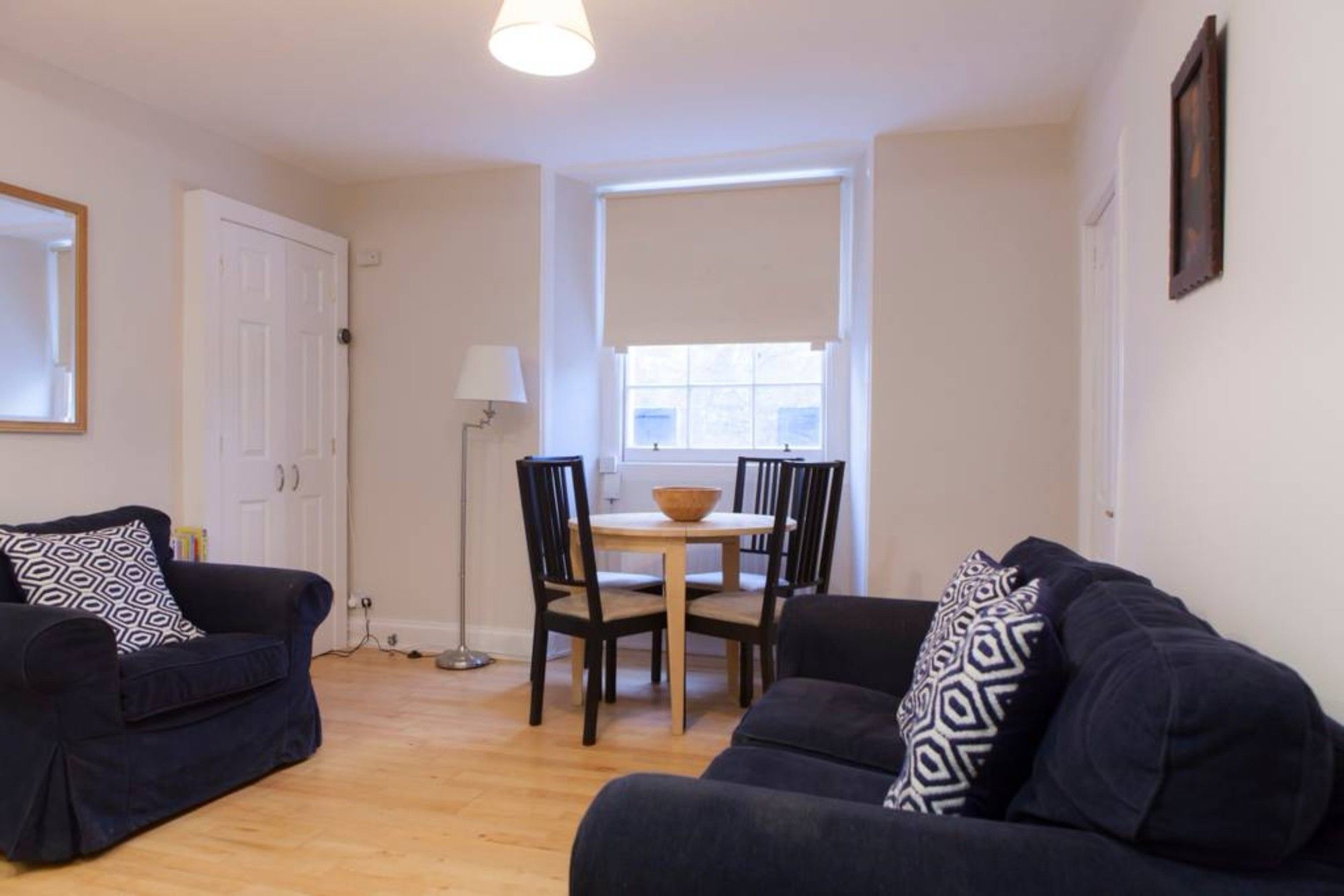 2 Bedroom Flat In West End Sleeps 4 *