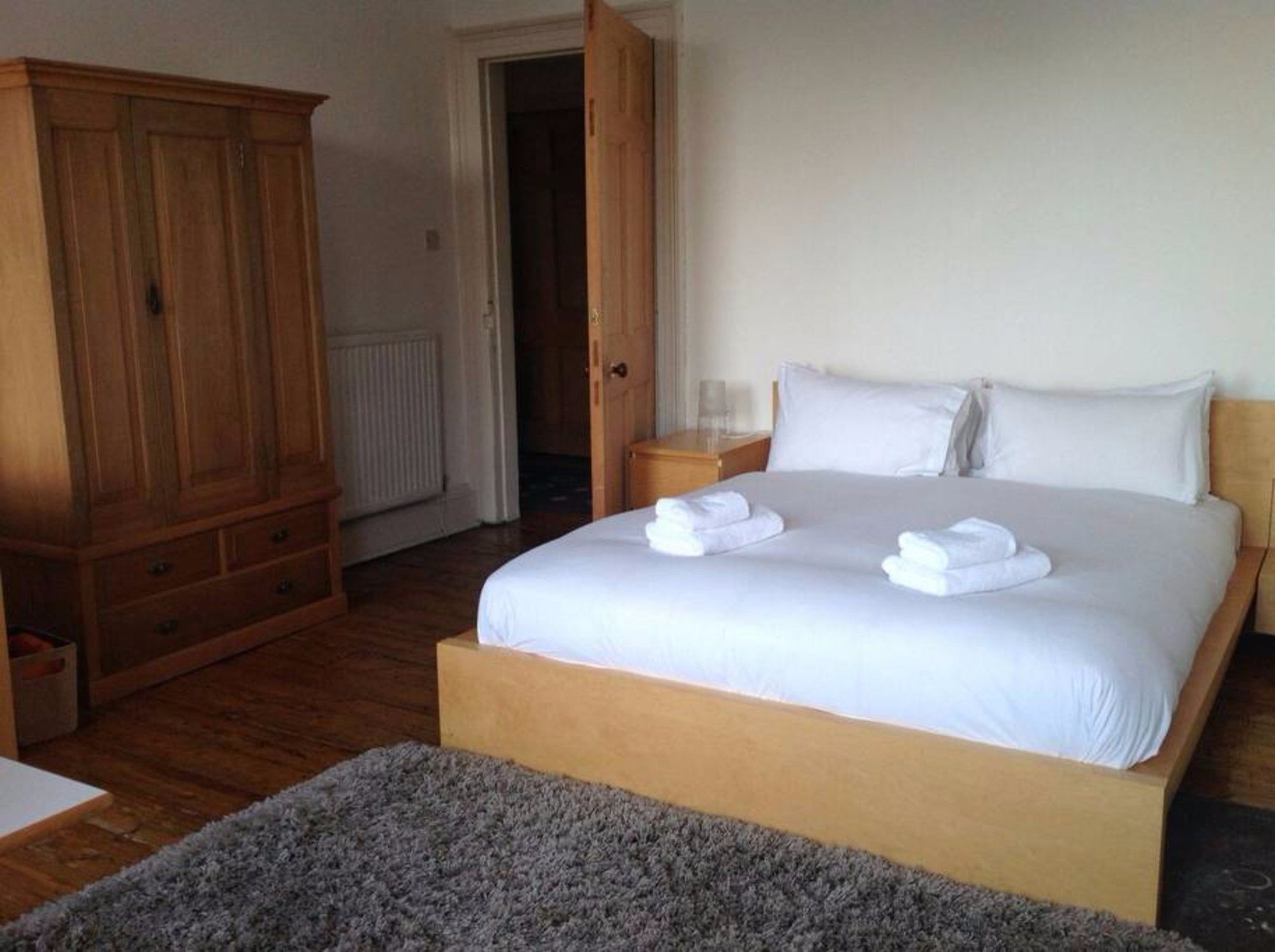 2 Bedroom In Centre Apartment Edinburgh