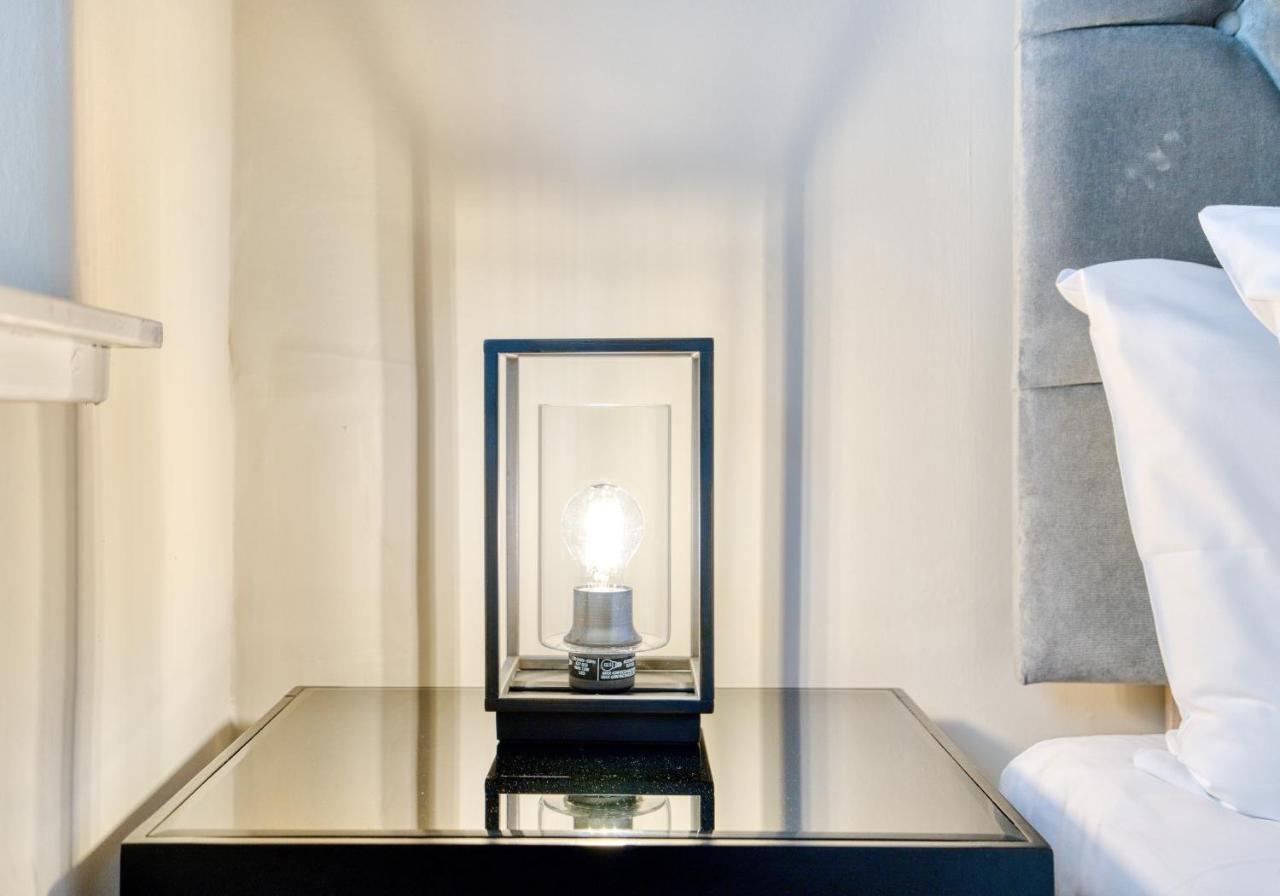 The Gloucester Lane Apartment *