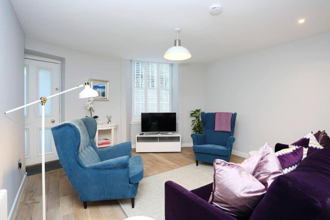 Joivy Vibrant Near Calton Hill * Edinburgh