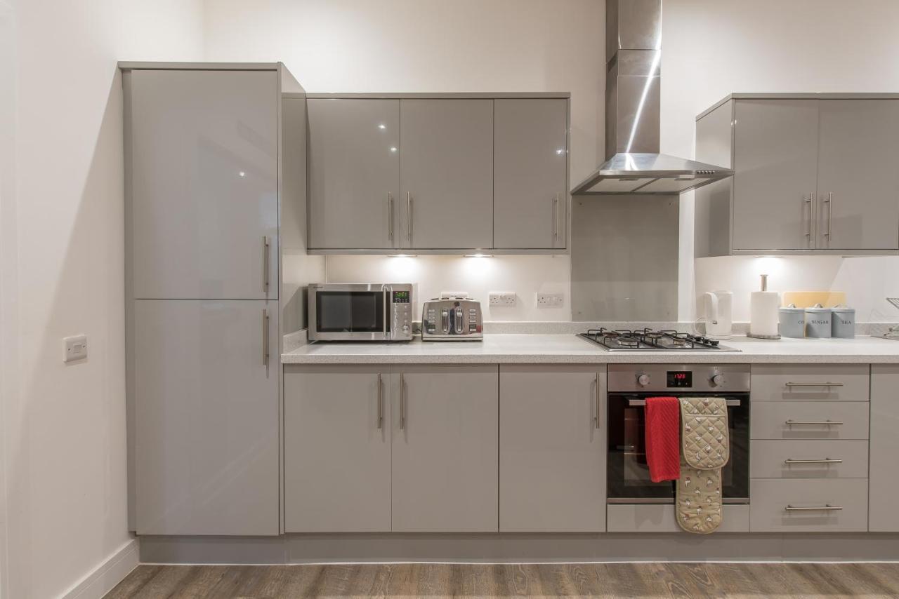 Haymarket Spacious 3 Bedroom Street Level * Edinburgh