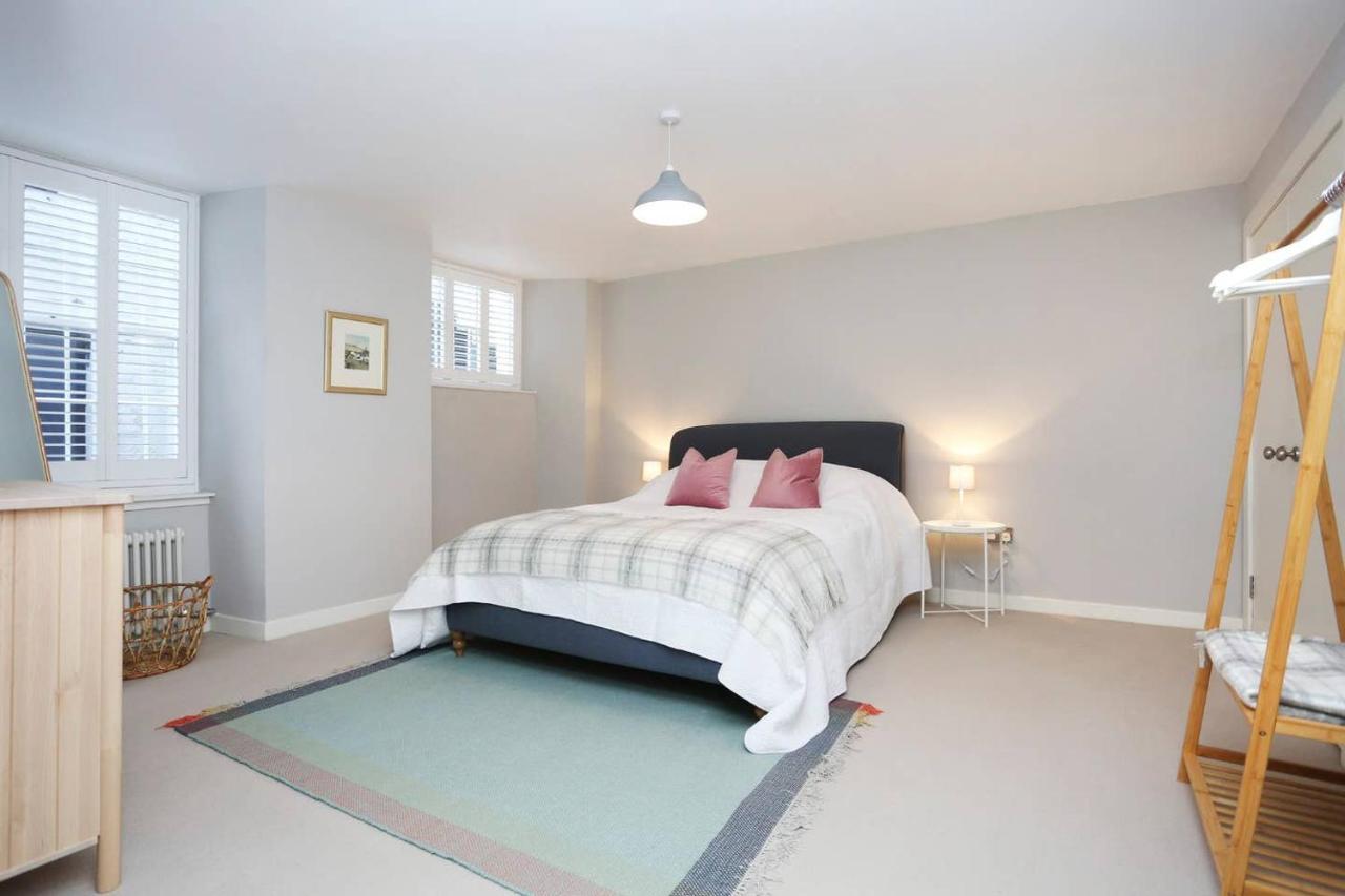 Joivy Vibrant Near Calton Hill Apartment Edinburgh