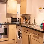 2 Bedroom Property Near Old Town And Grassmarket