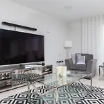 Luxurious Central Edinburgh Apartment - Sleeps 6