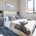 Luxury Manhattan Loft-Style Apartment Near Edinburgh City Centre