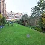 Joivy Gorgeous 1-Bed Flat With A Shared Garden