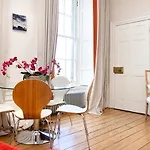 Joivy Contemporary Flat In The New Town