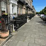 Fantastic Central 3 Double Bedrooms 2 Bathrooms Garden Apartment Sleeps 6
