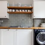 Elegant 2-Bedroom Apartment In Edinburgh City Centre
