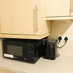 Spacious City Centre Flat Free Parking& Superfast Wifi