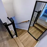 Cosy Guest Room In A Family Home With Free Parking