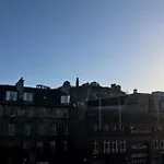 Central & Modern 2Bd Flat - Edinburgh