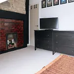 Central & Modern 2Bd Flat - Edinburgh