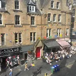 Cockburn Street Apartment