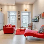 Unique Two Bed Holiday Home In Edinburgh