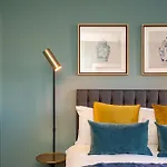 Dragon Suites Luxury Apartments At 8 Albyn Place