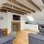Joivy Trendy 1-Bedroom Main Door House In New Town