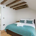 Joivy Trendy 1-Bedroom Main Door House In New Town