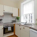 Silver Lining - Bonnie Rose Street Apartment
