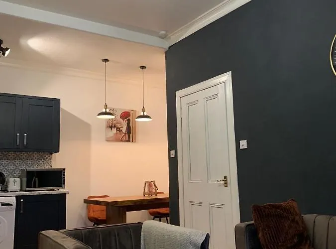 Glamours Stylish Victorian Apartment Near City Centre