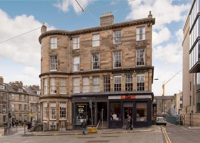 St James Quarter 2 Bed Apartment
