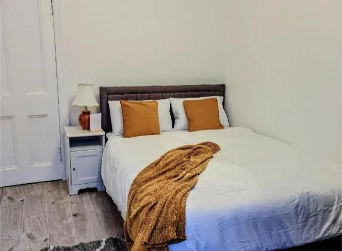 Cozy Room Close To The City