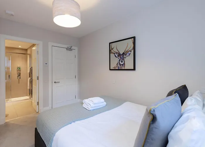 Dragon Suites - Edinburgh City Centre 2 Bed Apartment