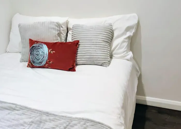 Warm Edinburgh City Center Room
