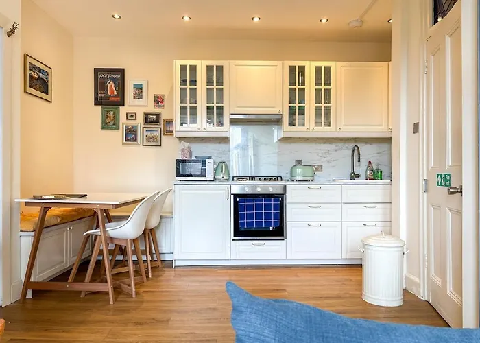 Bright Top Floor 2Br Apartment In Morningside, Easy City Centre Links, Close To University And Royal Hospital