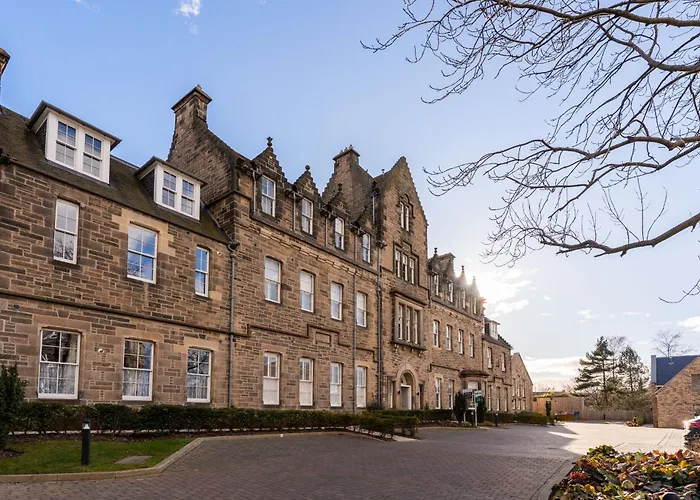 Unique Two Bed Holiday Home In Edinburgh
