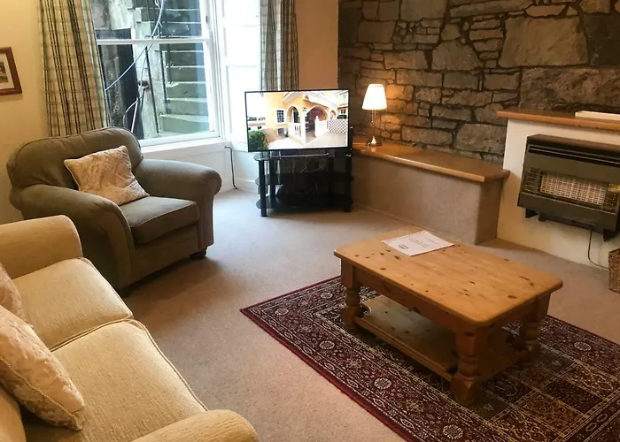 Fantastic Central 3 Double Bedrooms 2 Bathrooms Garden Apartment Sleeps 6