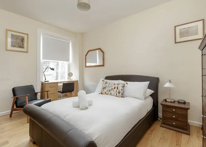 Silver Lining - Bonnie Rose Street Apartment
