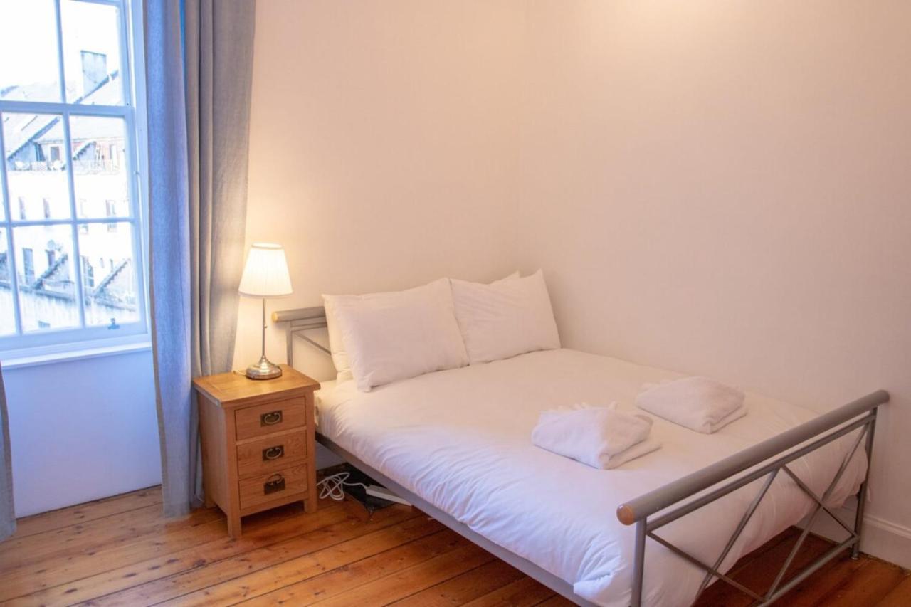 2 Bedroom Property Near Old Town And Grassmarket Apartment
