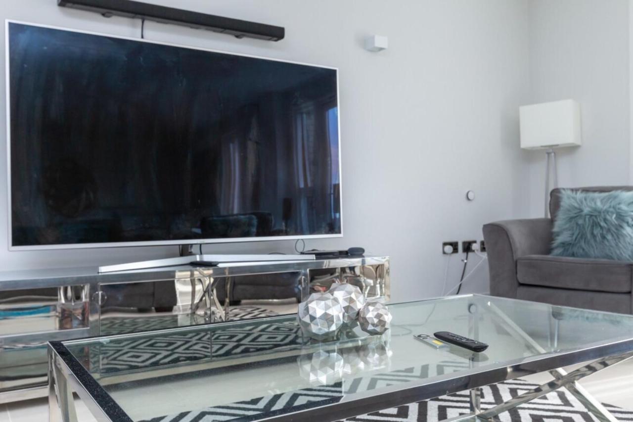 Luxurious - Sleeps 6