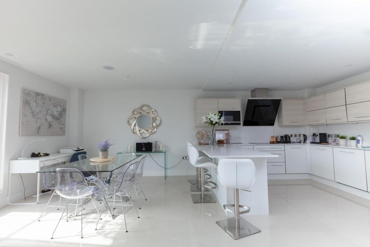 Apartment Luxurious - Sleeps 6 *