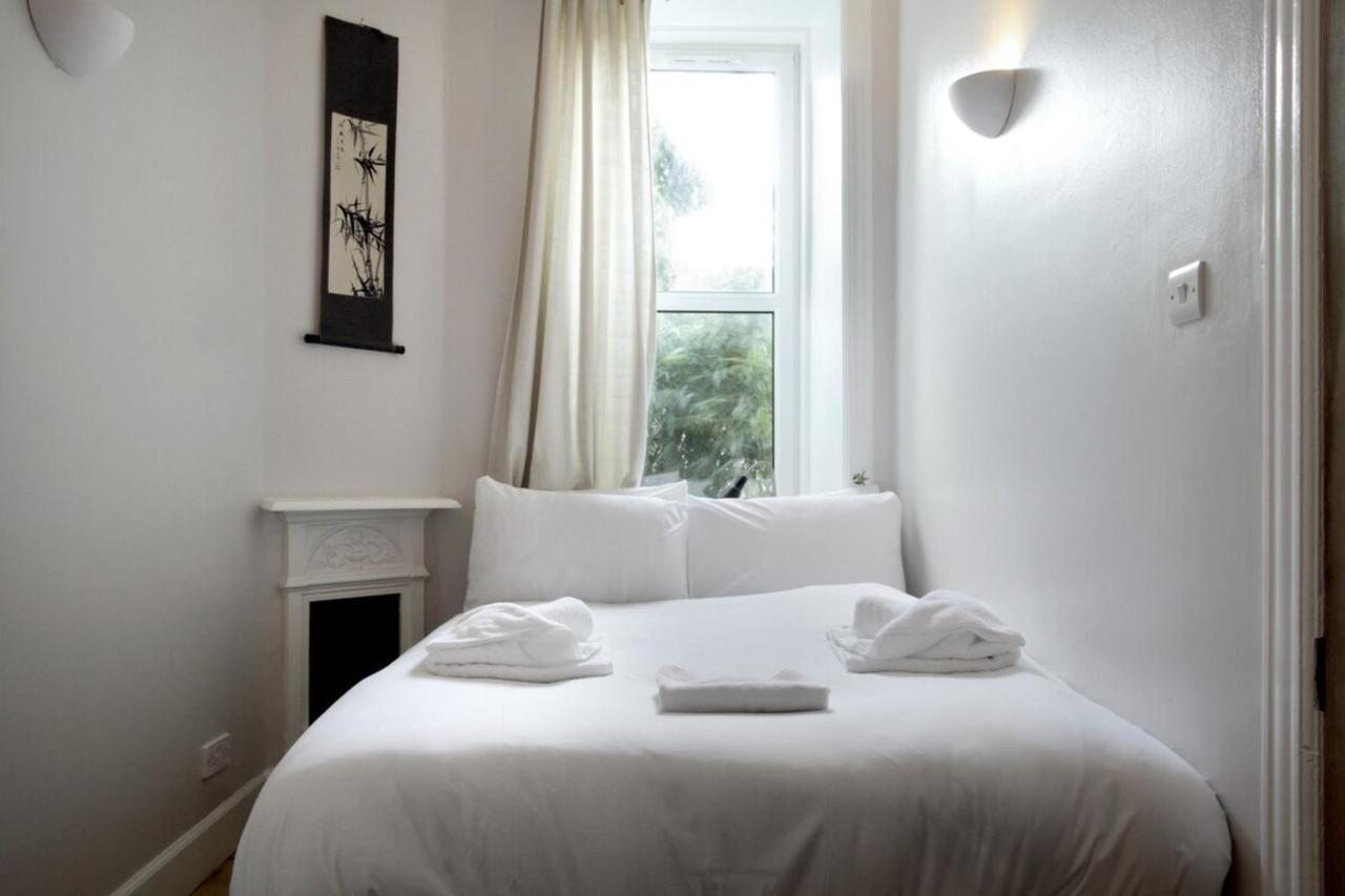 And Spacious 2 Bedroom Flat With Garden Edinburgh