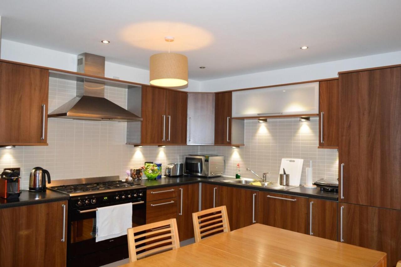 Modern 2 Bedroom Property In Central Apartment